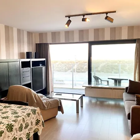 In By The Beach, Cleaning Included Apartamento